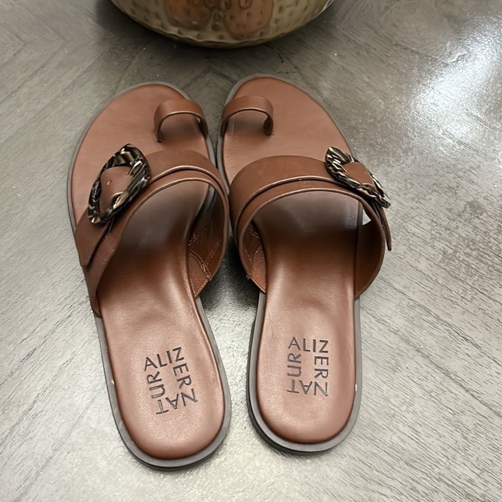 Naturalizer Finola Leather Buckle Detail Toe Loop Thong Sandals - Picture 6 of 11